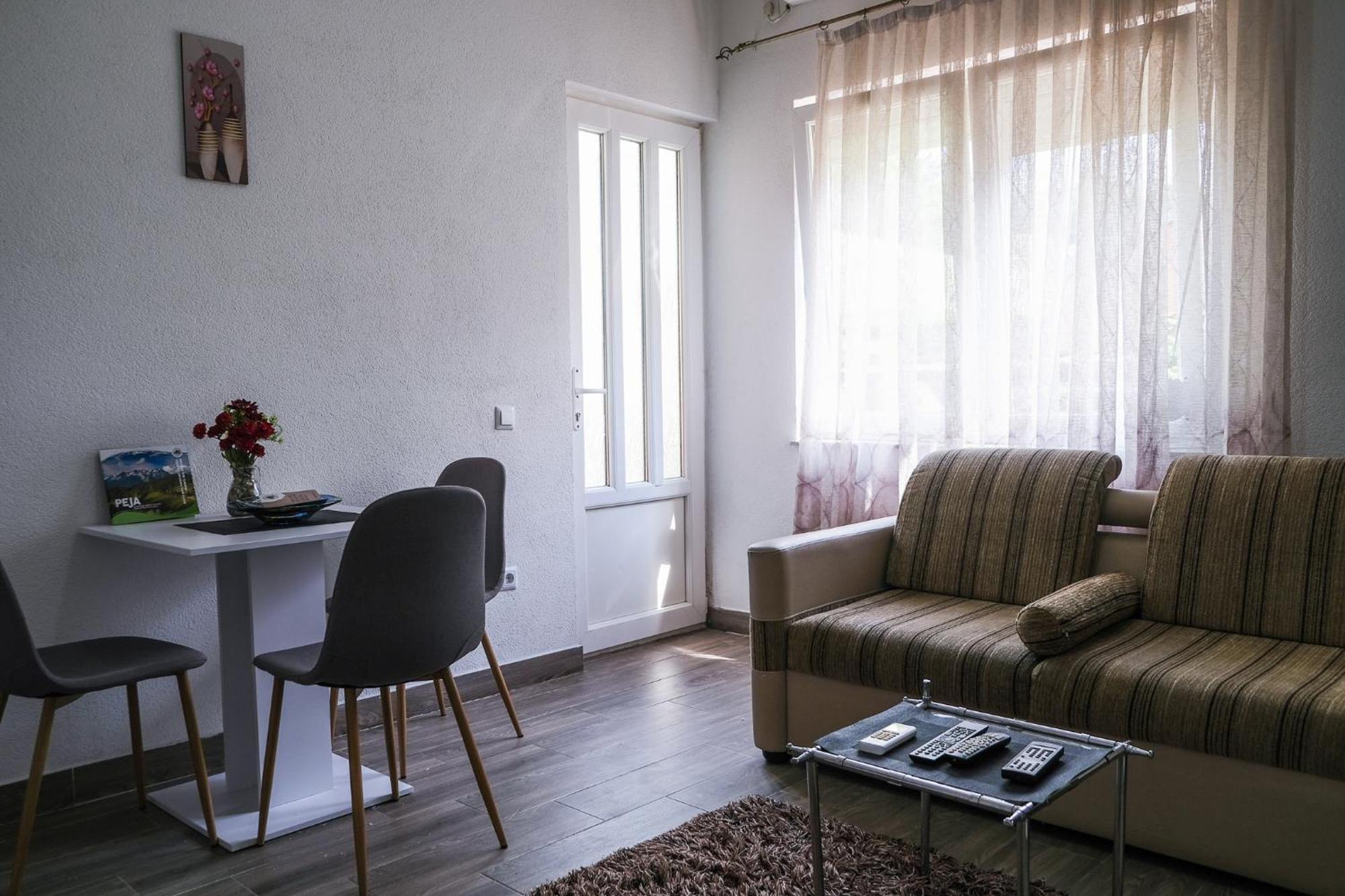 Cozy Spacious Apartment Peć Exterior foto