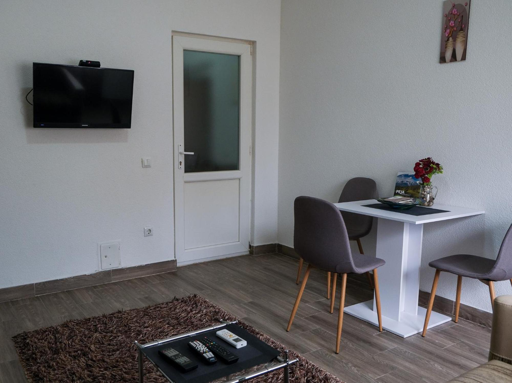 Cozy Spacious Apartment Peć Exterior foto
